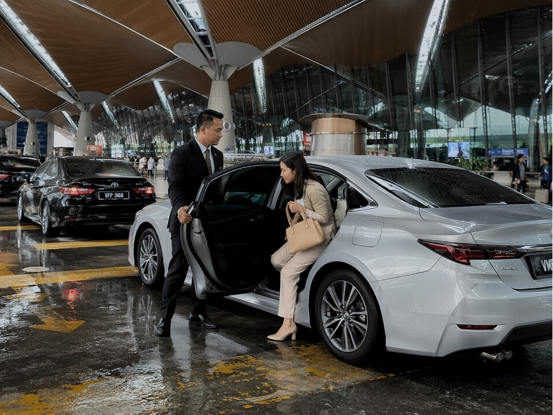 Car rental with driver Malaysia for KLIA airport transfer and private city travel